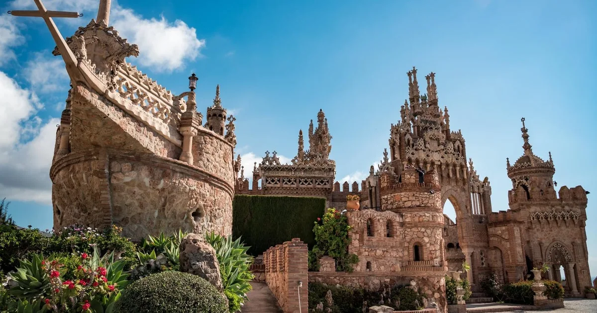 Málaga: Marbella, Mijas, Puerto Banús & Colomares Castle Tour
